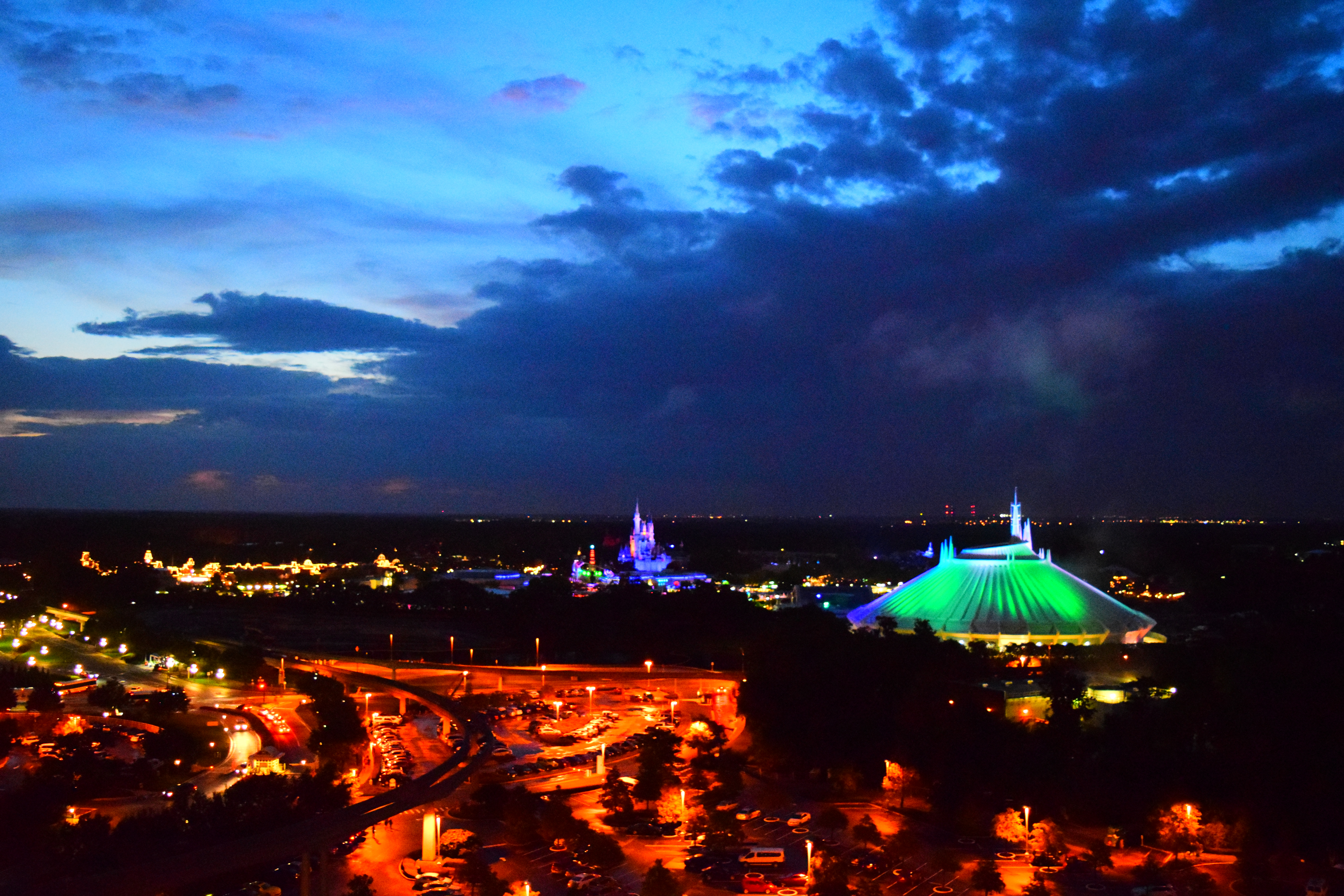 Swan-and-Dolphin-Hotel-at-night